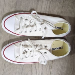 Converse Chuck Taylor low tops